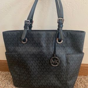 Michael Kors Jet Set Tote